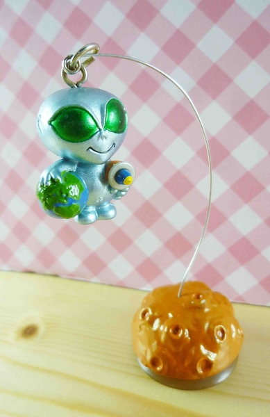 【震撼精品百貨】日本精品百貨-手機吊飾/鎖圈-吸盤-外星人
