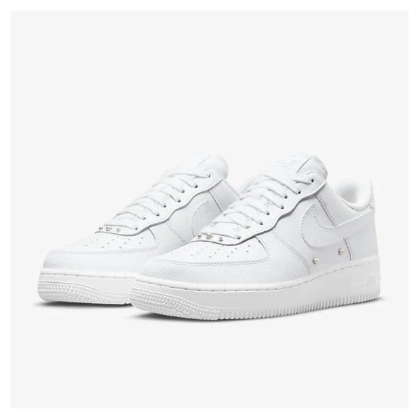 NIKE WMNS AIR FORCE 1 07 SE女休閒版鞋 空軍一號 白 KAORACER DQ0231100 product thumbnail 2