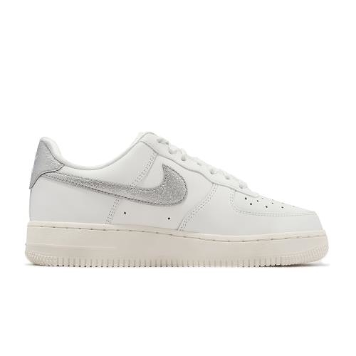 NIKE Wmns Air Force 1 白銀 奶油底仿舊 女休閒鞋 KAORACER DQ7569100