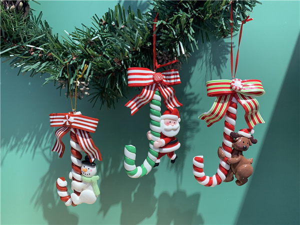 現貨特賣-陶泥聖誕老人抱糖果 雪人抱糖果聖誕樹掛飾 聖誕裝飾