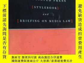 二手書博民逛書店The罕見Associated Press Stylebook And Briefing On Media Law
