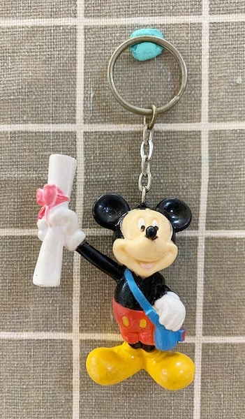 【震撼精品百貨】Micky Mouse_米奇/米妮 ~造型鑰匙圈~米奇拿信#32541