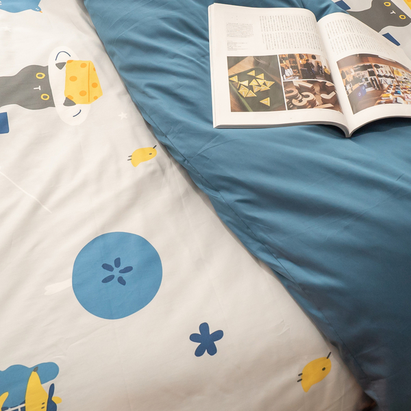 月光藍躲貓貓 D2雙人床包雙人薄被套四件組 100%精梳棉(60支) 台灣製 棉床本舖 product thumbnail 5