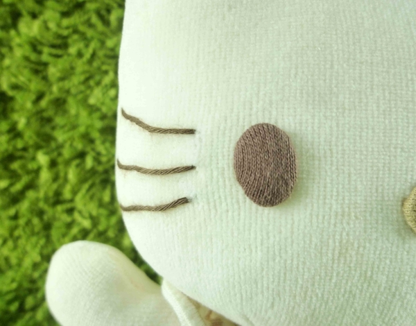 【震撼精品百貨】Hello Kitty 凱蒂貓~KITTY絨毛娃娃-環保圖案-米色 product thumbnail 6