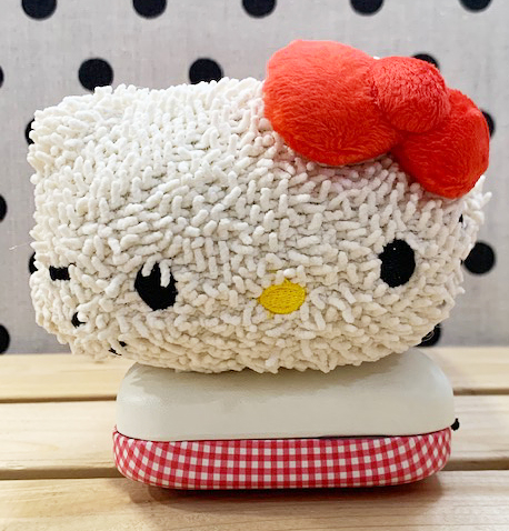 【震撼精品百貨】Hello Kitty 凱蒂貓~日本SANRIO三麗鷗KITTY化妝包/筆袋-造型毛巾布*29237