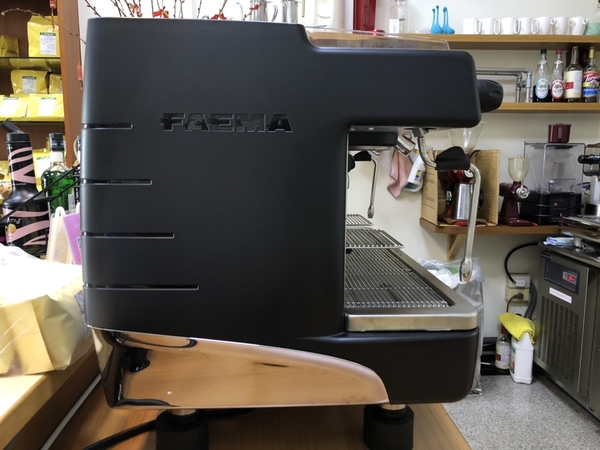 出租租賃租購-義大利 FAEMA E98 UP 高杯版 營業用 雙孔 半自動咖啡機 義式咖啡機 +楊家磨豆機 -良鎂 product thumbnail 3