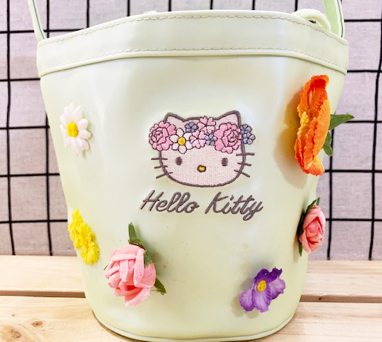 【震撼精品百貨】Hello Kitty 凱蒂貓~日本SANRIO三麗鷗 KITTY手提袋-綠底花圈*94876 product thumbnail 2