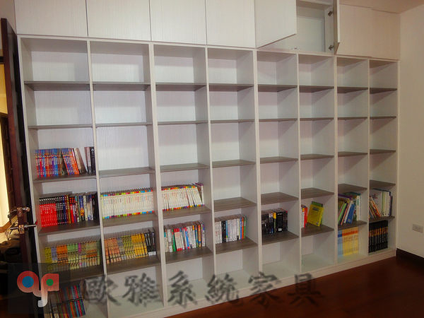 【歐雅系統家具】系統書櫃結合木門架框