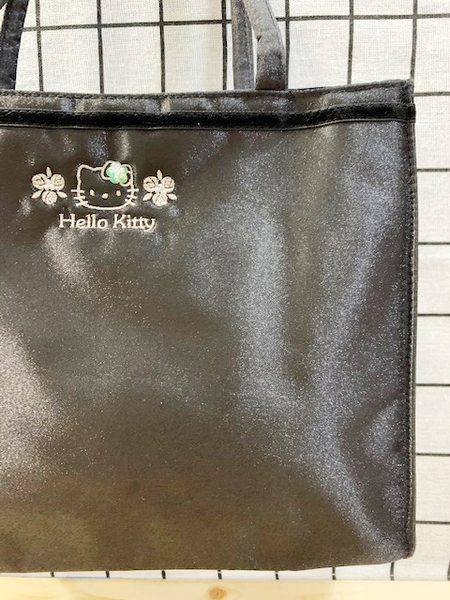【震撼精品百貨】Hello Kitty 凱蒂貓~日本SANRIO三麗鷗KITTY手提袋-黑底珠珠玫瑰花L*63573 product thumbnail 3
