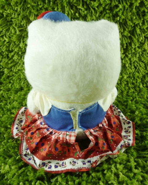 【震撼精品百貨】Hello Kitty 凱蒂貓~KITTY絨毛娃娃-荷蘭服飾-紅色 product thumbnail 8