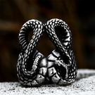 《 QBOX 》FASHION 飾品【RBR8-842】精緻個性歐美復古8字蛇行符號鑄造鈦鋼戒指/戒環