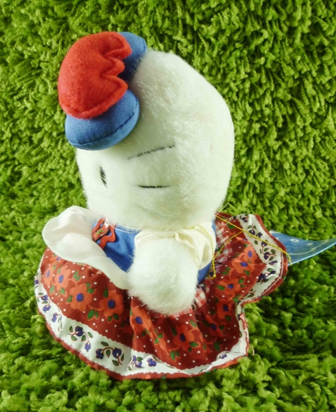 【震撼精品百貨】Hello Kitty 凱蒂貓~KITTY絨毛娃娃-荷蘭服飾-紅色 product thumbnail 7