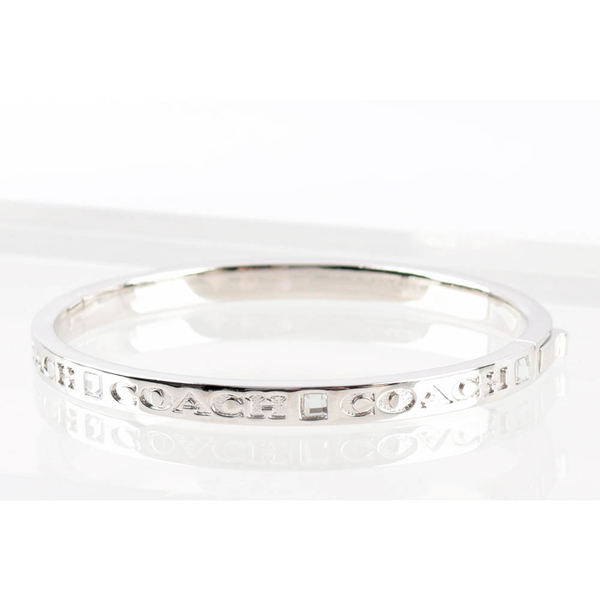 【COACH】Logo 刻印水鑽不可調釦式手環(銀色) 91410 SLV