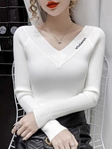DearGod正韓女裝白色打底衫女內搭2022新款秋冬時尚洋氣刺繡v領低領彈力針織衫