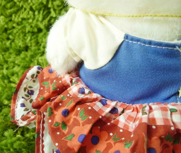 【震撼精品百貨】Hello Kitty 凱蒂貓~KITTY絨毛娃娃-荷蘭服飾-紅色 product thumbnail 9