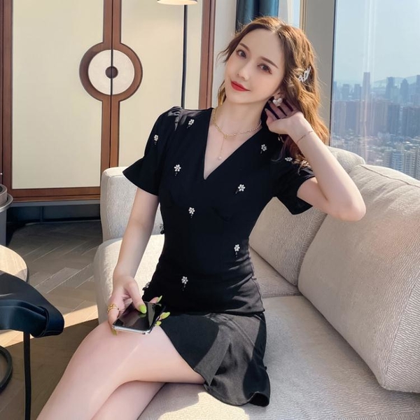 韓風 S-XL短袖洋裝夏季法式小眾赫本風小黑裙名媛氣質收腰V領泡泡袖連身裙G653B.華麗時代