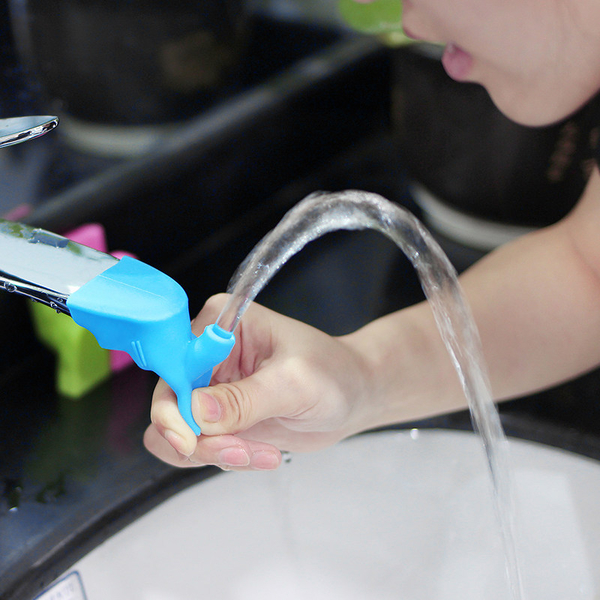 【BlueCat】水龍頭延伸引水器 簡易漱口 飲水 旅行 便攜 矽膠 兒童洗手 輔助器 加長 導水槽