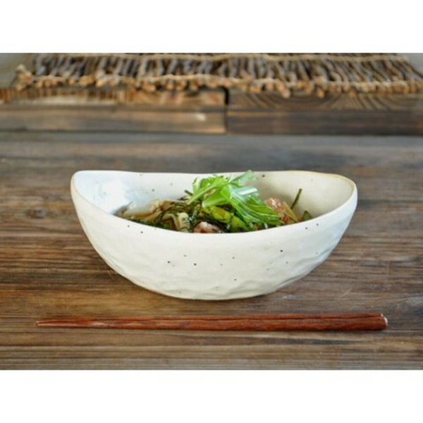 日本製美濃燒月牙型餐碗 廚房用具 廚房 燉湯 日式料理 水餃碗 碗盤 餐具 質感餐具 白瓷 陶器