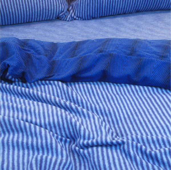 保暖搖粒絨 加大床包組(含枕套*2)【換日線/藍條紋】台灣製造 極度保暖、柔軟舒適、不易起毛球 product thumbnail 3