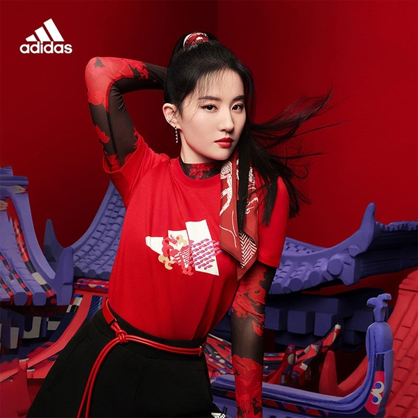 Adidas CNY 女裝 短袖 T恤 兩側開衩 純棉 農曆新年 孔雀 劉亦菲 紅【運動世界】GP0706 product thumbnail 3