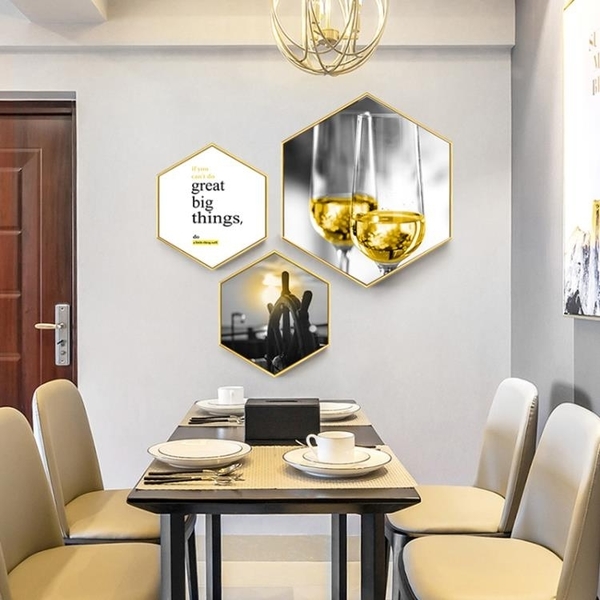 北歐餐廳背景牆裝飾畫飯廳餐桌牆壁掛畫輕奢風金色六邊形壁畫酒杯 NMS設計師生活