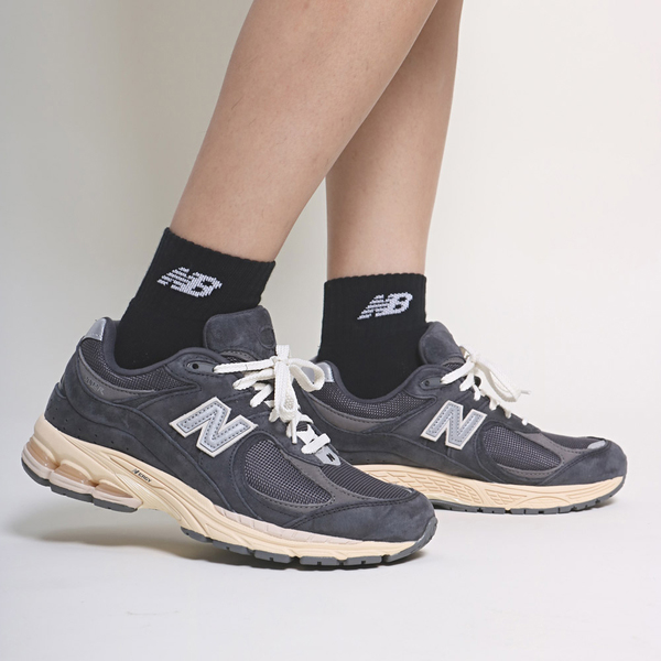 NEW BALANCE 休閒鞋2002R (偏窄) 質感麂皮霧深灰男女M2002RHO | 慢跑鞋