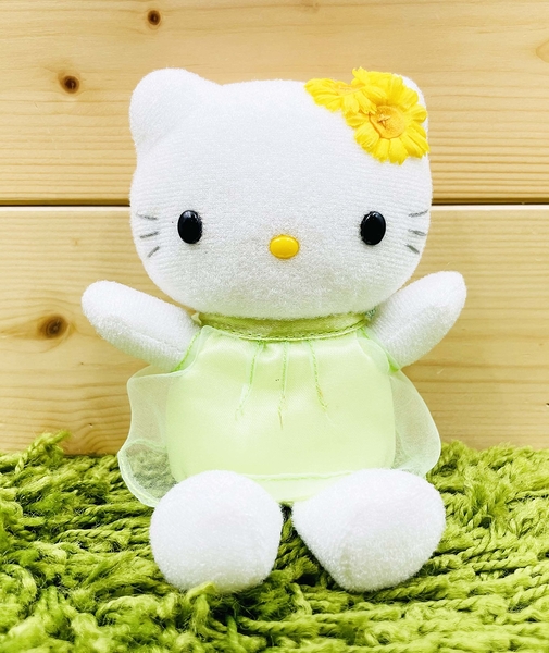 【震撼精品百貨】Hello Kitty 凱蒂貓~日本SANRIO三麗鷗 KITTY絨毛娃娃-綠花*94782