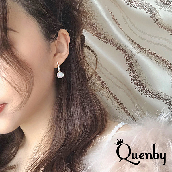 Quenby 聖誕交換禮物 925純銀 韓國同步流行珍珠俐落亮眼耳環/耳針
