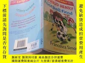 二手書博民逛書店Horrid罕見Henry and the Football Fiend可怕的亨利和足球迷Y200392