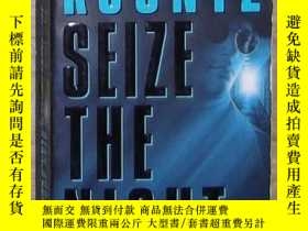 二手書博民逛書店英文原版罕見Seize the Night by Dean Ko