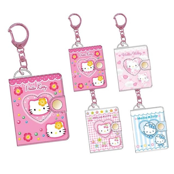 小禮堂 Sanrio 三麗鷗 Hello Kitty 愛心窗口迷你照片收納本吊飾 (90 s系列)