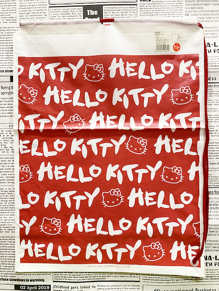 【震撼精品百貨】Hello Kitty 凱蒂貓~HELLO KITTY日本SANRIO三麗鷗KITTY縮口袋/購物袋-英文紅*92084