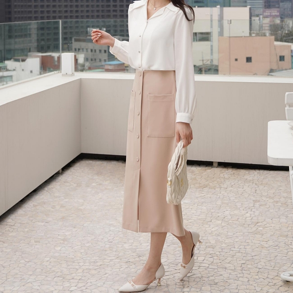 韓國製．氣質排釦大口袋後鬆緊半身裙．白鳥麗子 product thumbnail 2