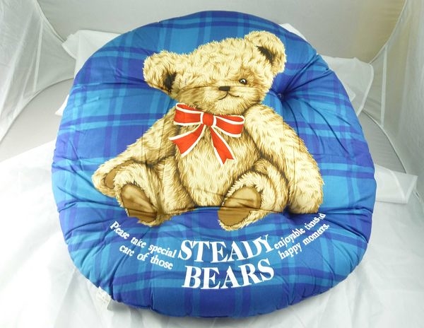 【震撼精品百貨】日本泰迪熊_STEADY BEARS~圓形靠枕/坐墊『藍格&紅格&紅&藍』(共四款)