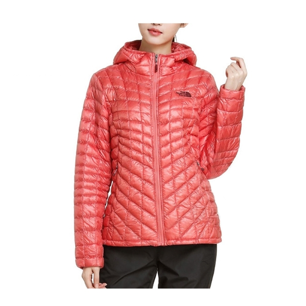 【The North Face 女 ThermoBall 保暖兜帽外套《珊瑚色》】NF00CUD4HEY/保暖/連帽外套/防風 product thumbnail 2