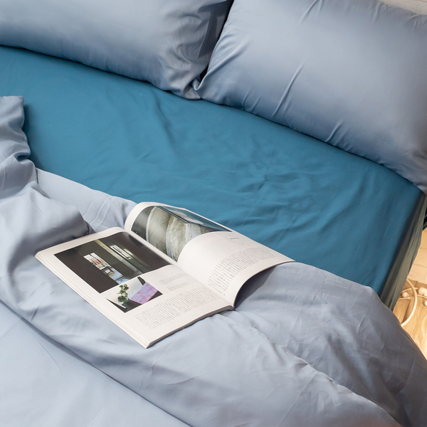 Life素色系列- 雙生藍 D3雙人床包＋雙人鋪棉兩用被四件組 100%精梳棉(60支) 台灣製 棉床本舖 product thumbnail 3