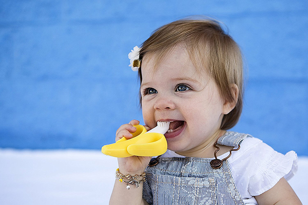 【限量特賣】Kidsme - 咬咬樂咀嚼輔食器 + Baby Banana - 心型香蕉牙刷(固齒器) 超值組