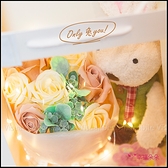 暖呼呼 圍巾砂糖兔+7朵香皂花束 祝福禮物(4色可挑，含開窗提袋+燈串) 生日禮物 情人節禮物