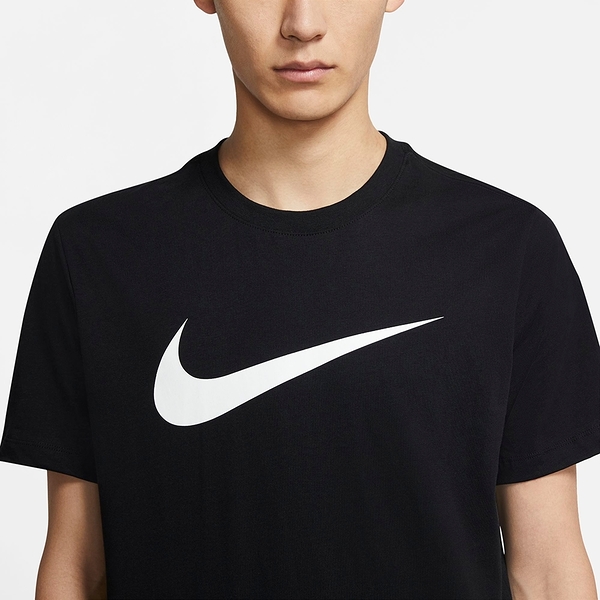 NIKE男TSHIRT Sportswear Swoosh 休閒短袖上衣 DC5095010【KAORACER】