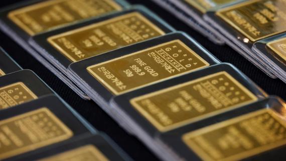 As gold hovers near record highs, some experts warn against going all in