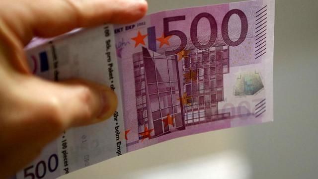 Le Billet De 500 Euros Tire Sa Reverence