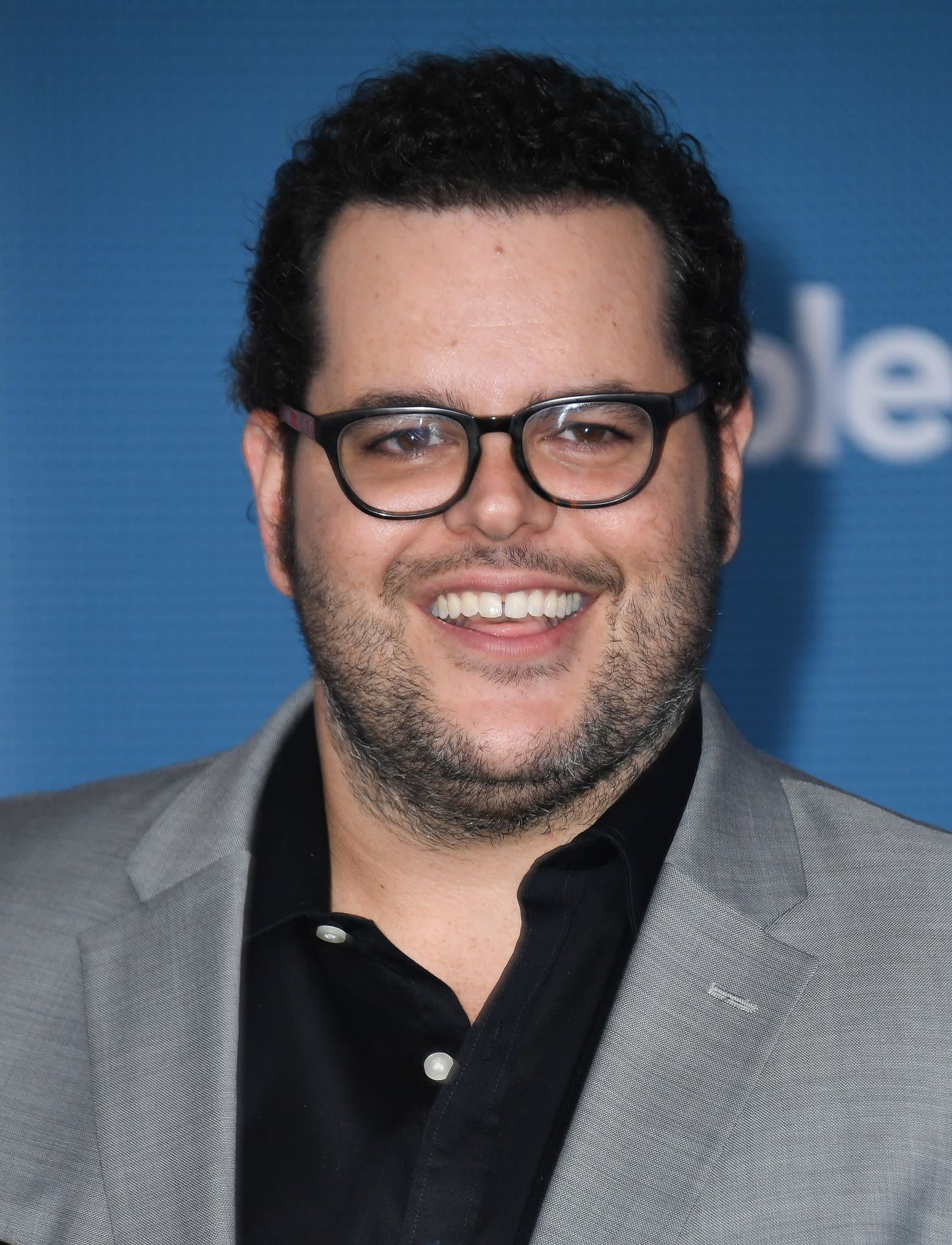 Josh Gad joins Hugh Laurie in HBO comedy pilot, 'Avenue 5'