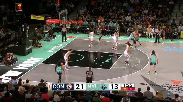 Courtney Vandersloot with a 2-pointer vs. Connecticut Sun