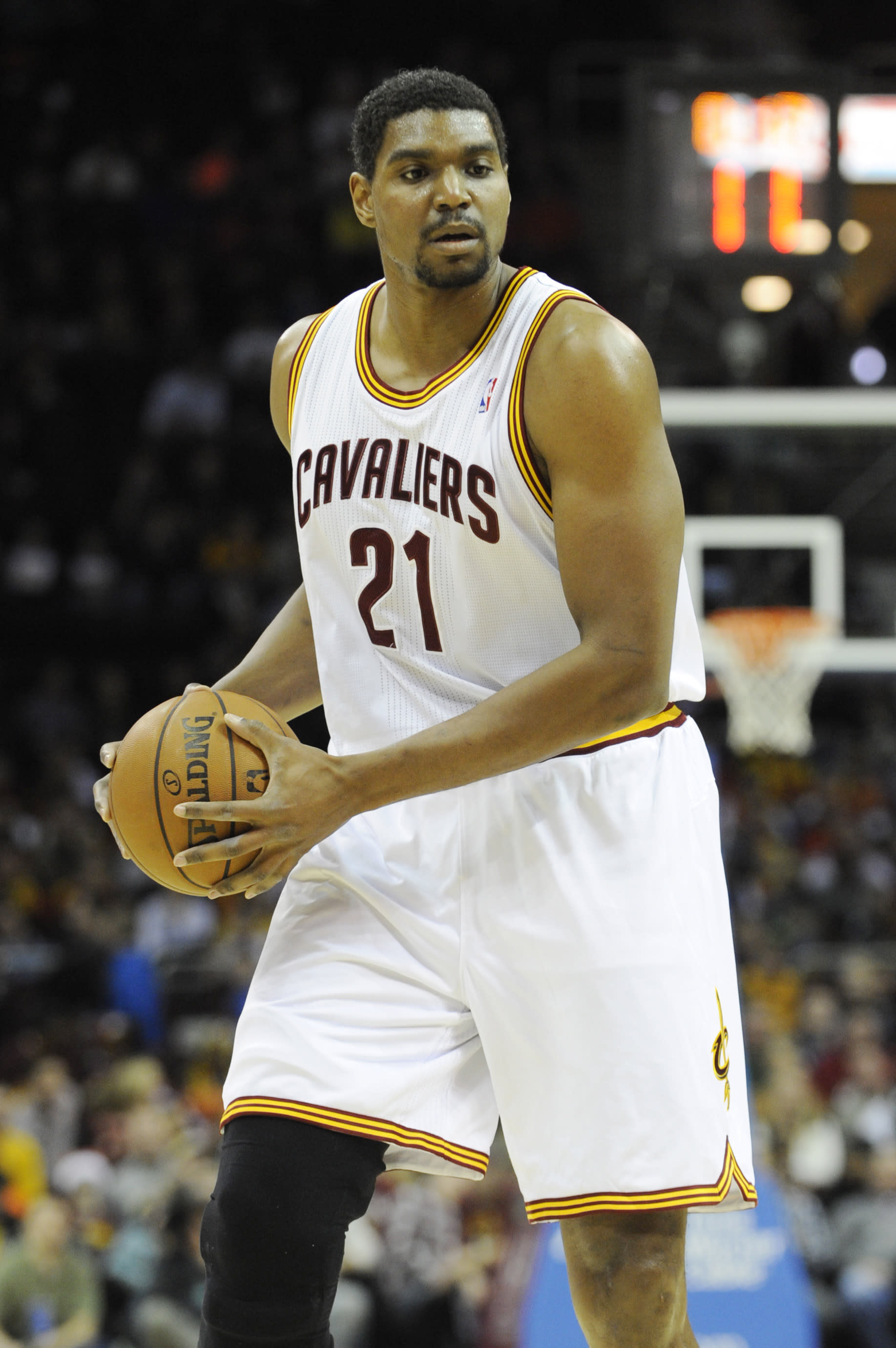 Pacers sign free-agent center Andrew Bynum