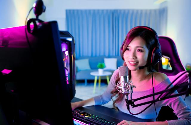 Young Asian Pretty Pro Gamer have live stream and chat with fans happily at home