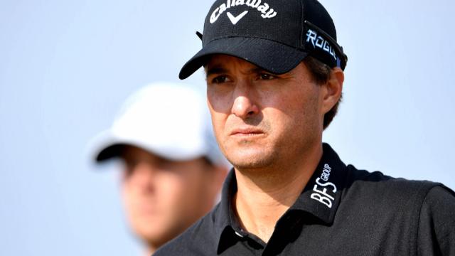 Kevin Kisner takes the solo lead at The Open