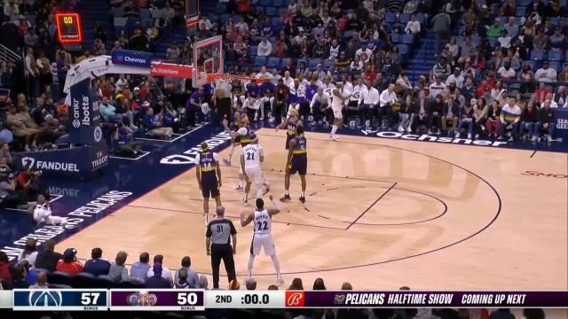 Delon Wright with a last basket of the period vs the New Orleans Pelicans