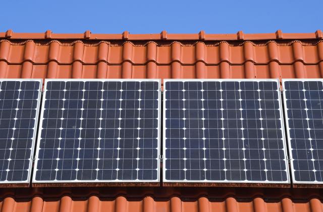 18 April 2020, Brandenburg, Sieversdorf: A photovoltaic system (solar plant) on the roof of a private house. Photo: Patrick Pleul/dpa-Zentralbild/ZB (Photo by Patrick Pleul/picture alliance via Getty Images)