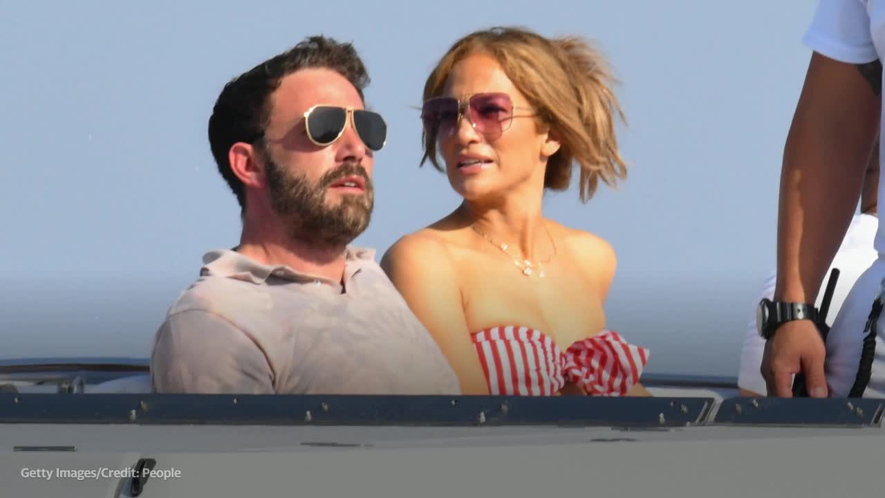 Jennifer Lopez Ass Porn Captions - Ben Affleck spotted looking at rings amid Jennifer Lopez romance