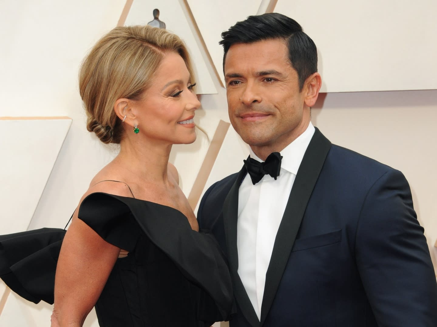 Mark Consuelos just gave Kelly Ripa an explicit tip on how to lose his sex life